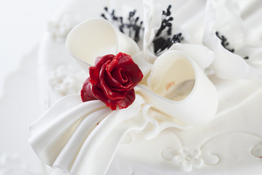 rose decoration for wedding cake