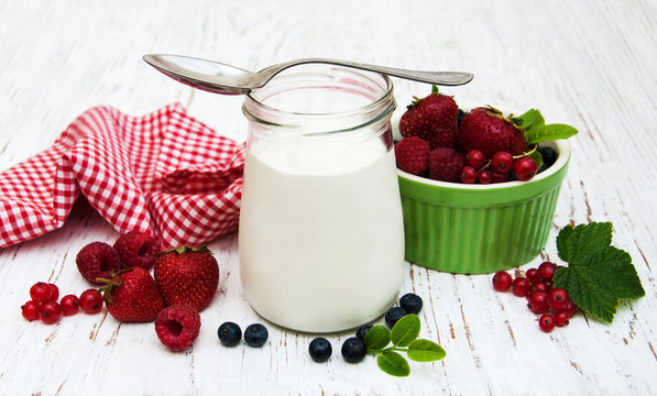 Yogurt with fresh berries