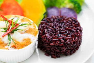 Streamed Dolly fish Curry in a  Cup and mix with organic vegetab
