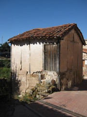 Fototapeta na wymiar Casas antiguas rústicas de pueblo.