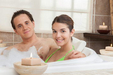 Obraz na płótnie Canvas Happy couple in the tub of spa