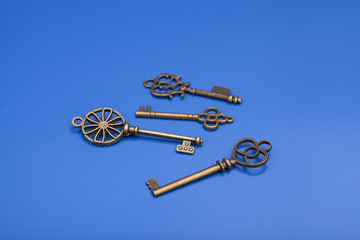 Obraz premium Vintage Keys on blue background