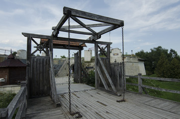 Old Gates © sphere_kev