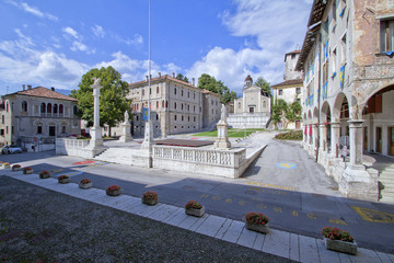 Feltre Piazza maggiore provincia Belluno Veneto in Italia per turismo