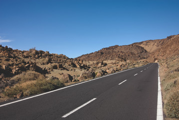 Straße in Wüstenlandschaft