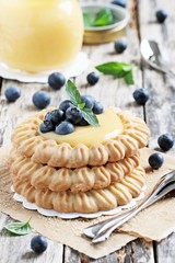 Vanilla biscuits with lemon cream and fresh blueberris