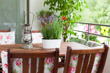 balcony in summer - Balkon im Sommer, Tisch, Stühle, Deko, Lave