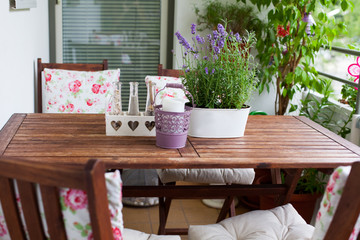 balcony in summer - Balkon im Sommer, Tisch, Stühle, Deko, Lave