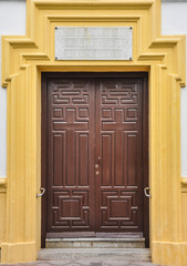 Turismo en Priego de Córdoba, puerta del Hospital de San Juan de Dios, España