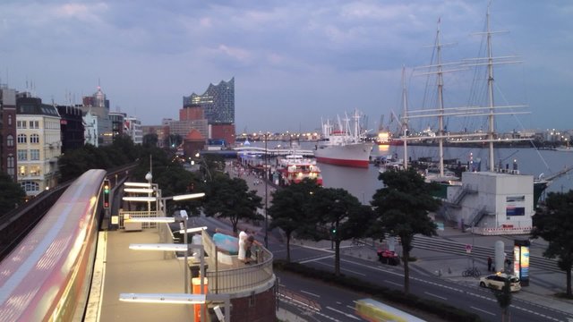 Hamburg im Zeitraffer. Hafen / Blaue Stunde