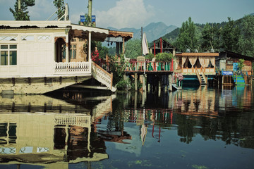 Fototapeta na wymiar Houseboats on the lake in Srinagar