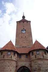 Fototapeta na wymiar Weißer Turm