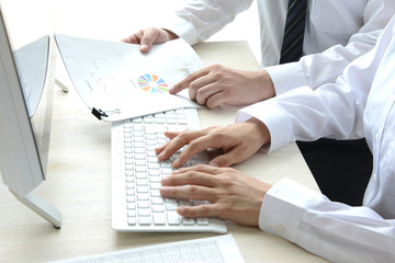 ビジネスイメージ―デスクでの話し合い