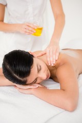Obraz na płótnie Canvas Beautiful woman enjoying oil massage