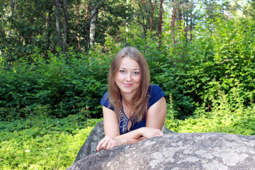 Летний портрет красивой блондинки