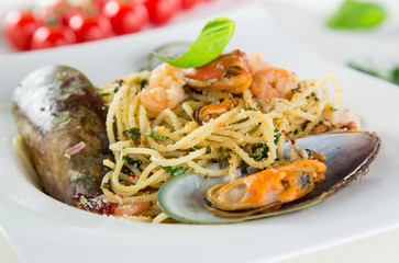 Italian pasta aglio olio with sea fruit