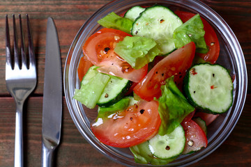 Fresh salad with tomatoes, cucumbers and lettuce