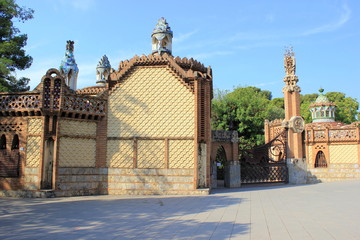 Naklejka premium Eingang zu den Güell Pavillons in Barcelona (Spanien)