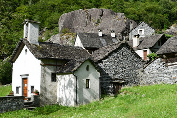 Fototapeta na wymiar The rural village of Sabbione on Maggia valley