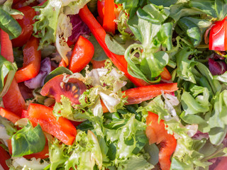 salad with arugula and red pepper