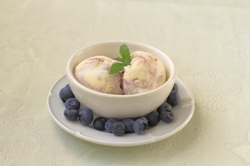 Summer vanilla and blueberries ice cream 