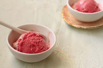 Summer vanilla and blueberries ice cream
