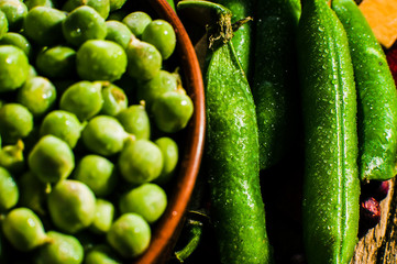  Fresh peas in