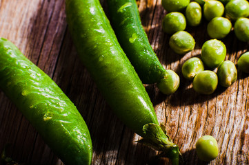  Fresh peas in