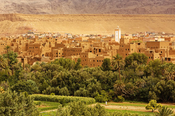 Obraz premium Palm trees and the historical village in Ourzazate,Morocco