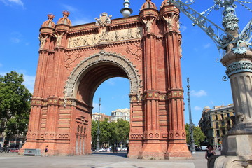 Fototapeta na wymiar Der Triumphbogen (Arc de Triomf) in Barcelona (Katalonien)