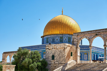Fototapeta na wymiar Dome of the Rock mosque in Jerusalem
