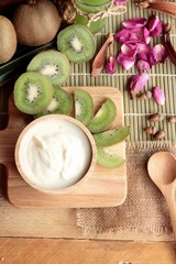 Obraz na płótnie Canvas Yogurt white with green kiwi fruit and kiwi juice.