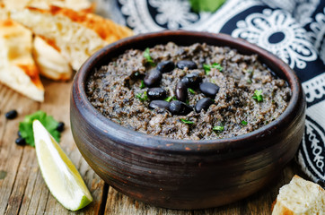 black beans hummus