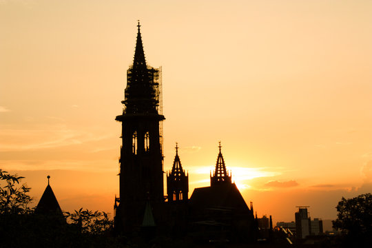 Freiurger Münster bei traumhaftem Sonnenuntergang