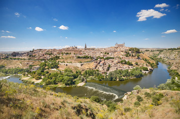 Fototapeta na wymiar Toledo, Spain, scenic view of famous Toledo skyline.