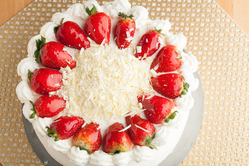 White Chocolate Strawberry Cake