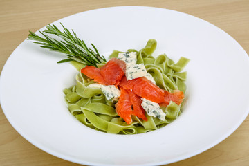 Pasta with salmon and blue cheese