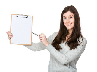 Naklejka premium Woman pen point to clipboard