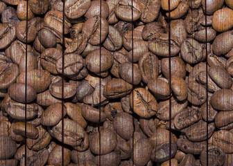 Kaffeebohnen mit Holz-Struktur Composing