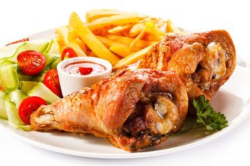 Grilled turkey thighs with chips and vegetables 