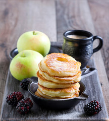 Dusting with icing sugar over apple fritters