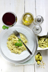 pasta fredda olive e pinoli