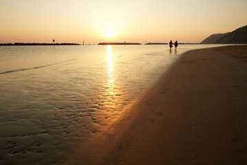 spiaggia al mattino