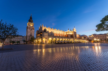 Fototapeta na wymiar The Main Market Square in Krakow, Poland, with famous Sukiennice (Cloth hall) and Town Hall tower in blue hour