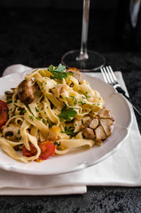 Pasta with roasted garlic and mushrooms