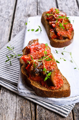 Toast with vegetables