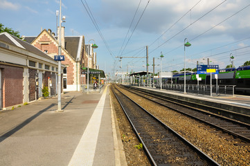 Fototapeta na wymiar Infraestructuras, Estación de tren, Beauvais, Francia