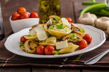 Tortellini stuffed with a mixture of vegetable spring