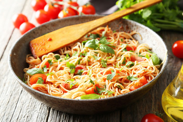 Spaghetti with tomatoes and basil