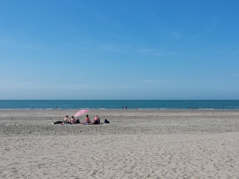 Zonnebaden aan het strand